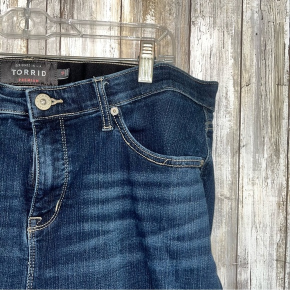 Torrid Sky High Skinny Denim Shorts - Picture 3 of 5